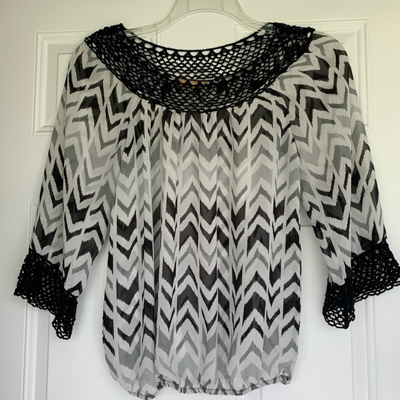 Takara Tops - Takara Lightweight Top with Crochet - size Medium